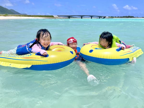 台風の影響で海のコンディションの悪い中でも、毎日海に行きたがる3人娘が潮に流されないよう大変だったよ